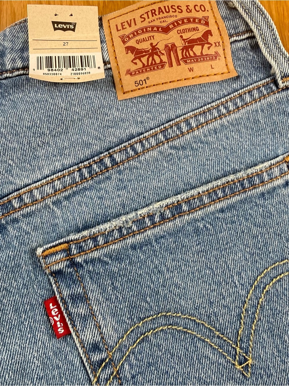 Levi's women’s High-Rise Cutoff Denim Mid-Thigh Shorts 858330074 size 27 - Picture 3 of 6